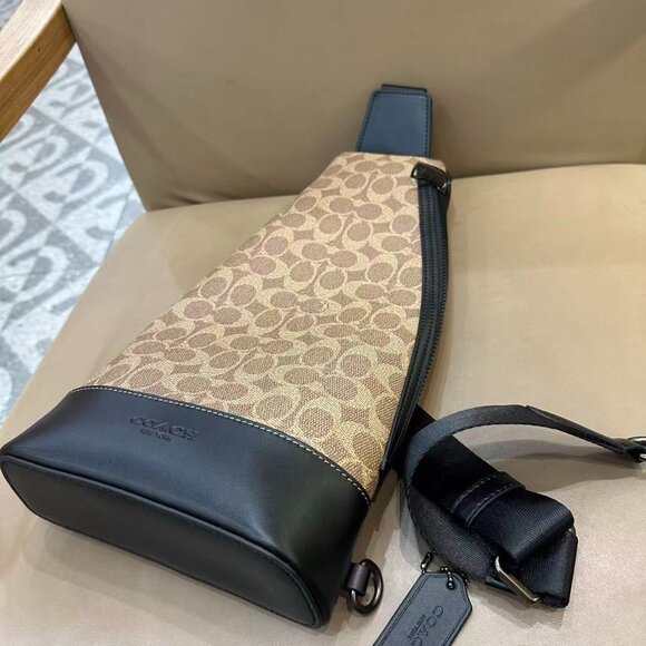 COACH Dominic Men's Chest Bag, size 18.5 x 37 x 6 cm - Picture 6 of 8